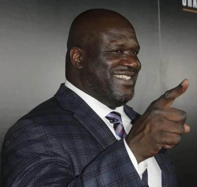 记者：米兰将与莱万经纪人会面讨论转会，伊布支持这一交易（米兰计划与莱万经纪人洽谈转会，伊布力挺此交易）