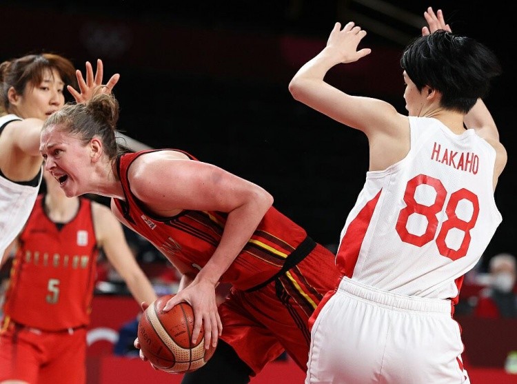 前队友：曾和马拉多纳开车出行，交警把我们拦住只为和他合影（马拉多纳前队友忆：与他同车外出曾被交警拦下，只为合影留念）