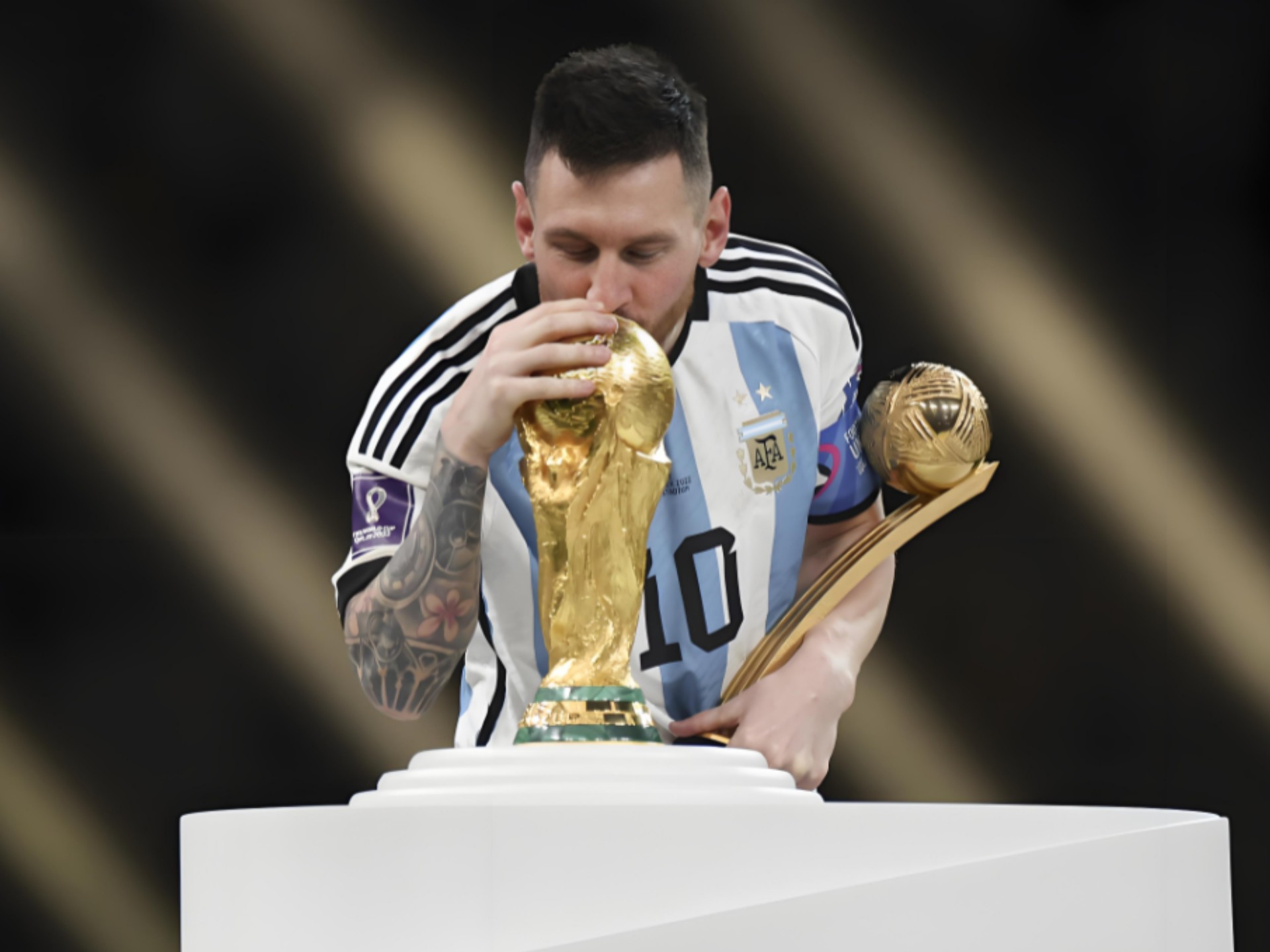 记者：若国足明年热身没惨案或大事故，邵佳一至少干到亚洲杯结束（记者：若国足明年热身赛无惨败或重大变故，邵佳一至少留任至亚洲杯结束）