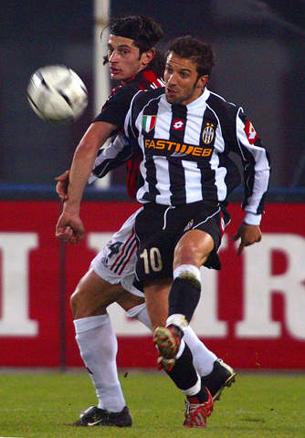 库明加被排除出轮转阵容，勇士半场10人得分领先公牛14分（库明加无缘轮换，勇士半场10人开张，领先公牛14分）