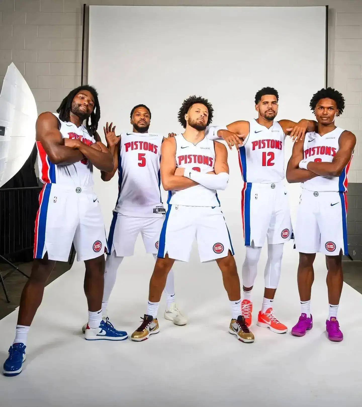 意甲战报：霍伊伦双响，伊尔迪兹破门，那不勒斯2-1尤文（意甲焦点战：霍伊伦梅开二度，伊尔迪兹建功，那不勒斯2比1击退尤文）