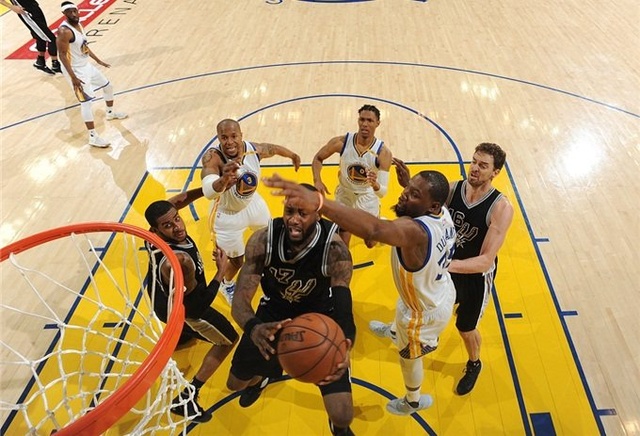 成都vs广岛三箭：费利佩、周定洋出战，德尔加多替补（成都对阵广岛三箭：费利佩、周定洋出战，德尔加多替补待命）