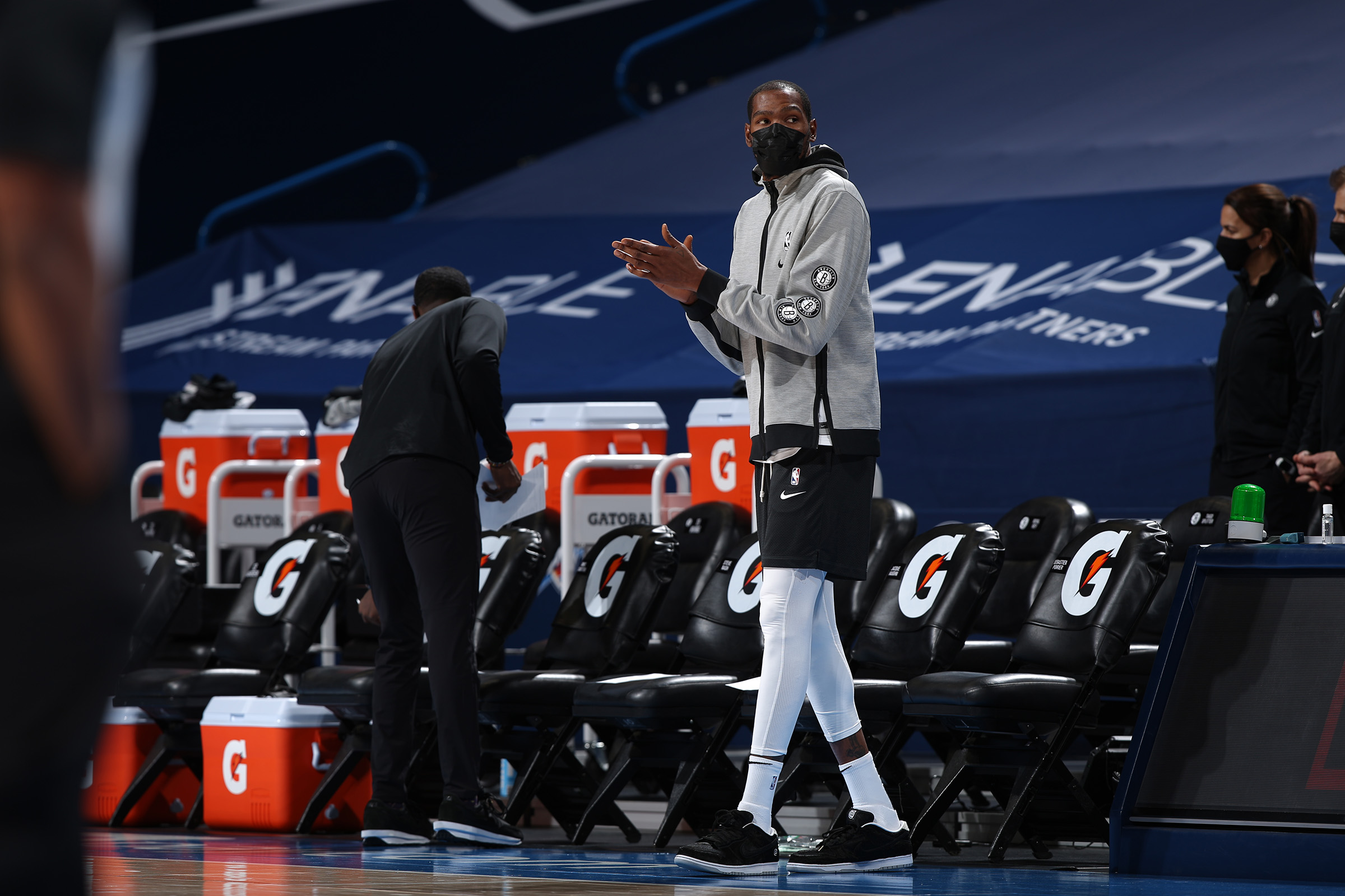 热那亚2-1逆转维罗纳，托斯比建功，洛伦佐-科隆博破门（热那亚2-1逆转击败维罗纳：托斯比制胜，洛伦佐-科隆博进球）